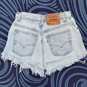 Levi's Women's Shorts 550 size 27 / 4